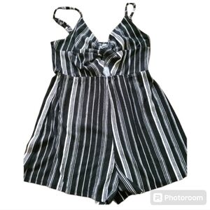 Wild Fable Black & White Striped Romper with Keyhole Size Small